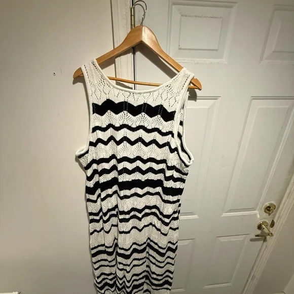 NWT Lane Bryant Black and White Chevron Knit Dress - Picture 2 of 4